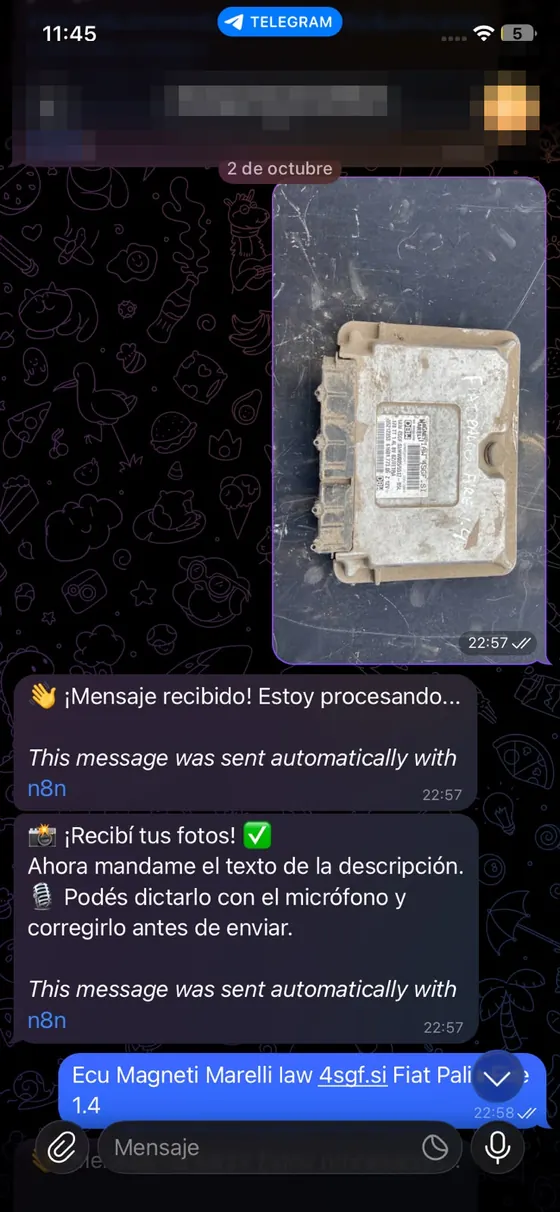 Captura de Telegram con la foto de una ECU, el pedido del bot para dictar la descripción y el texto dictado por el usuario. La cabecera del chat está pixelada.